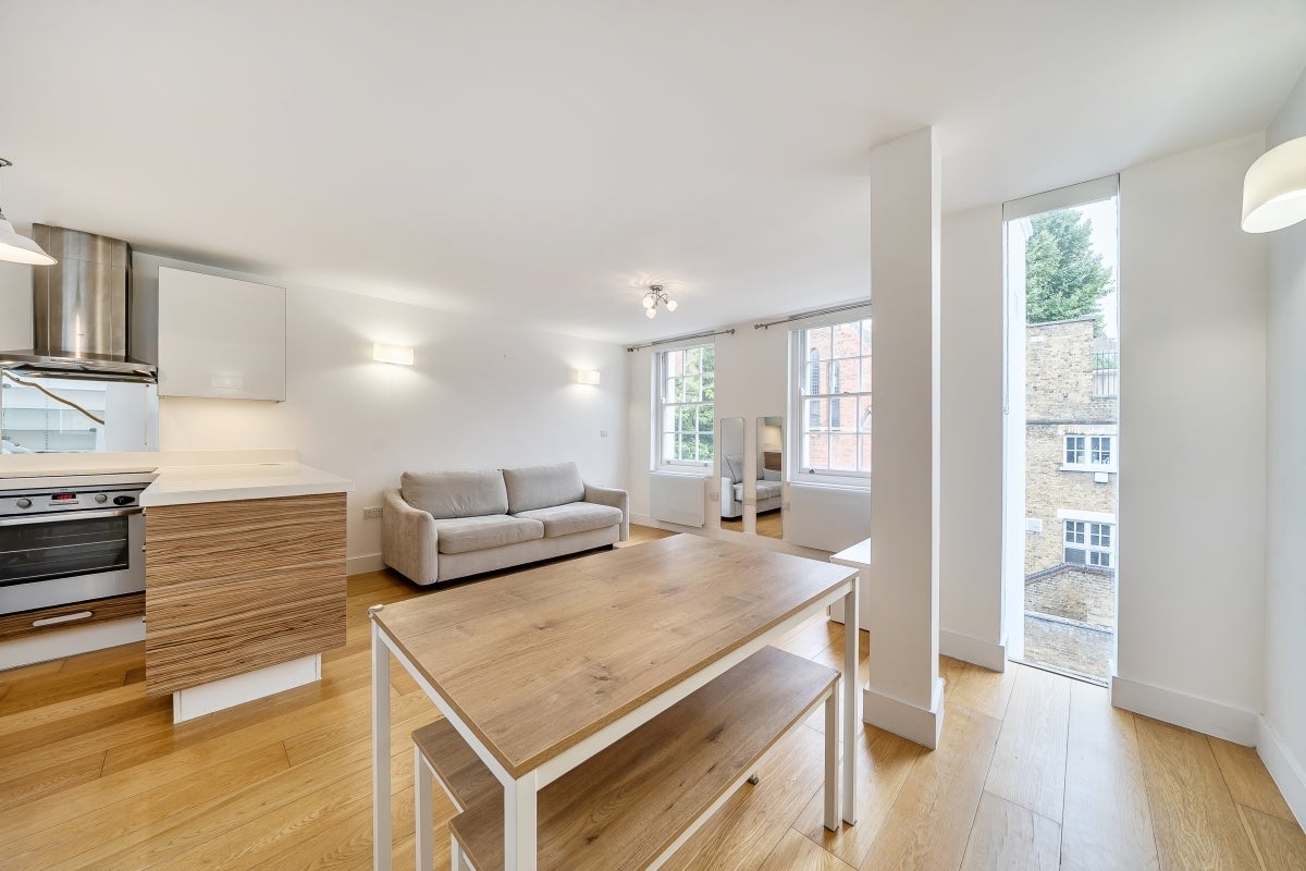 Flat Colnbrook Street in Greater London