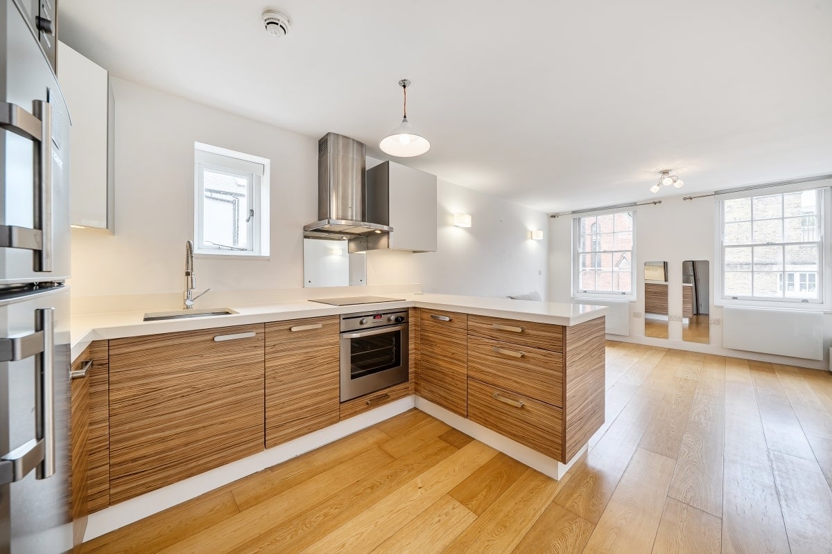 Flat Colnbrook Street in Greater London