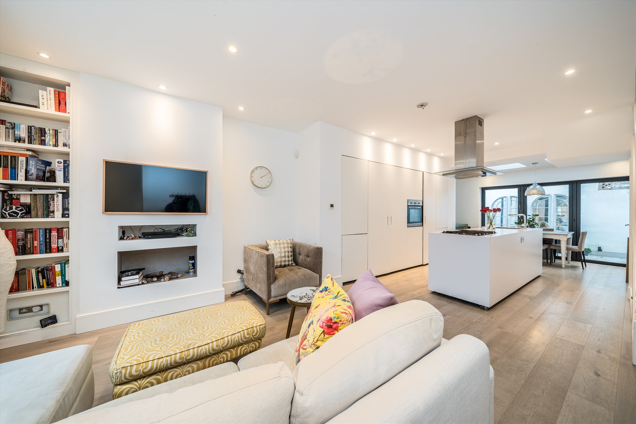 Flat Colehill Lane in Greater London
