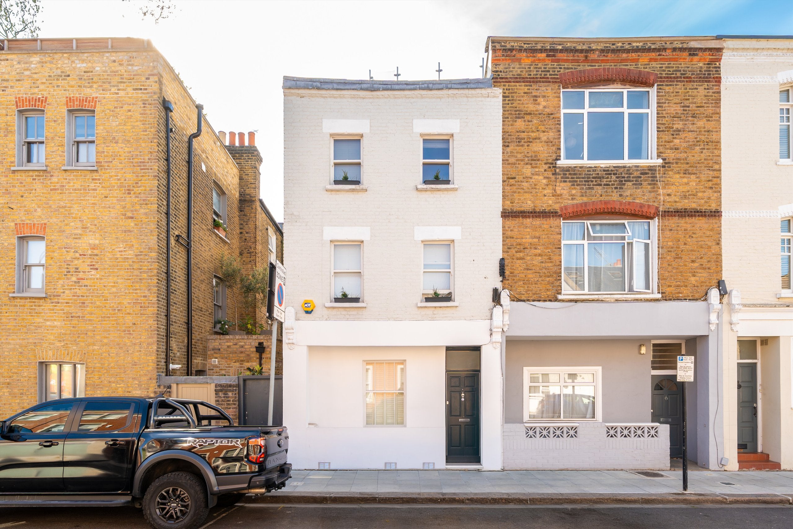 Flat Colehill Lane in Greater London