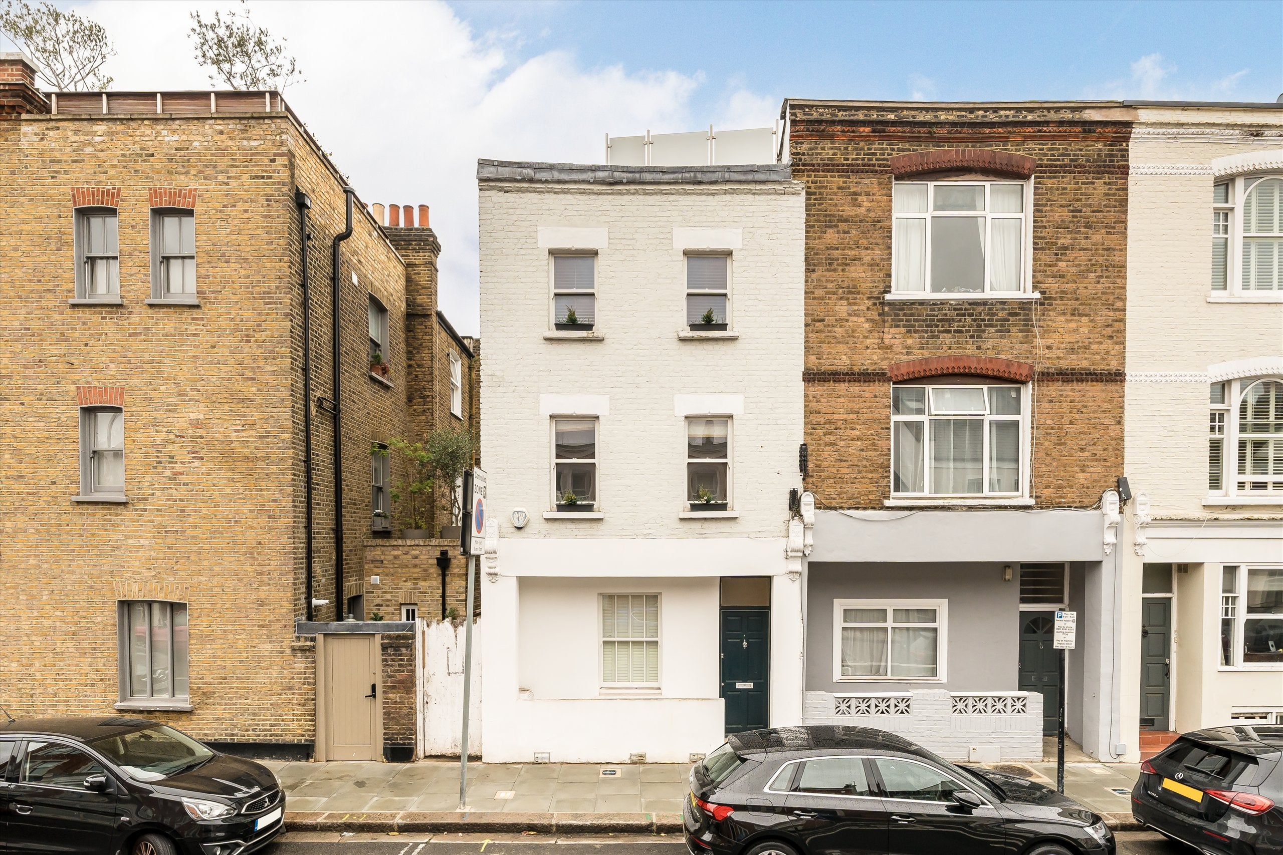 Flat Colehill Lane in Greater London