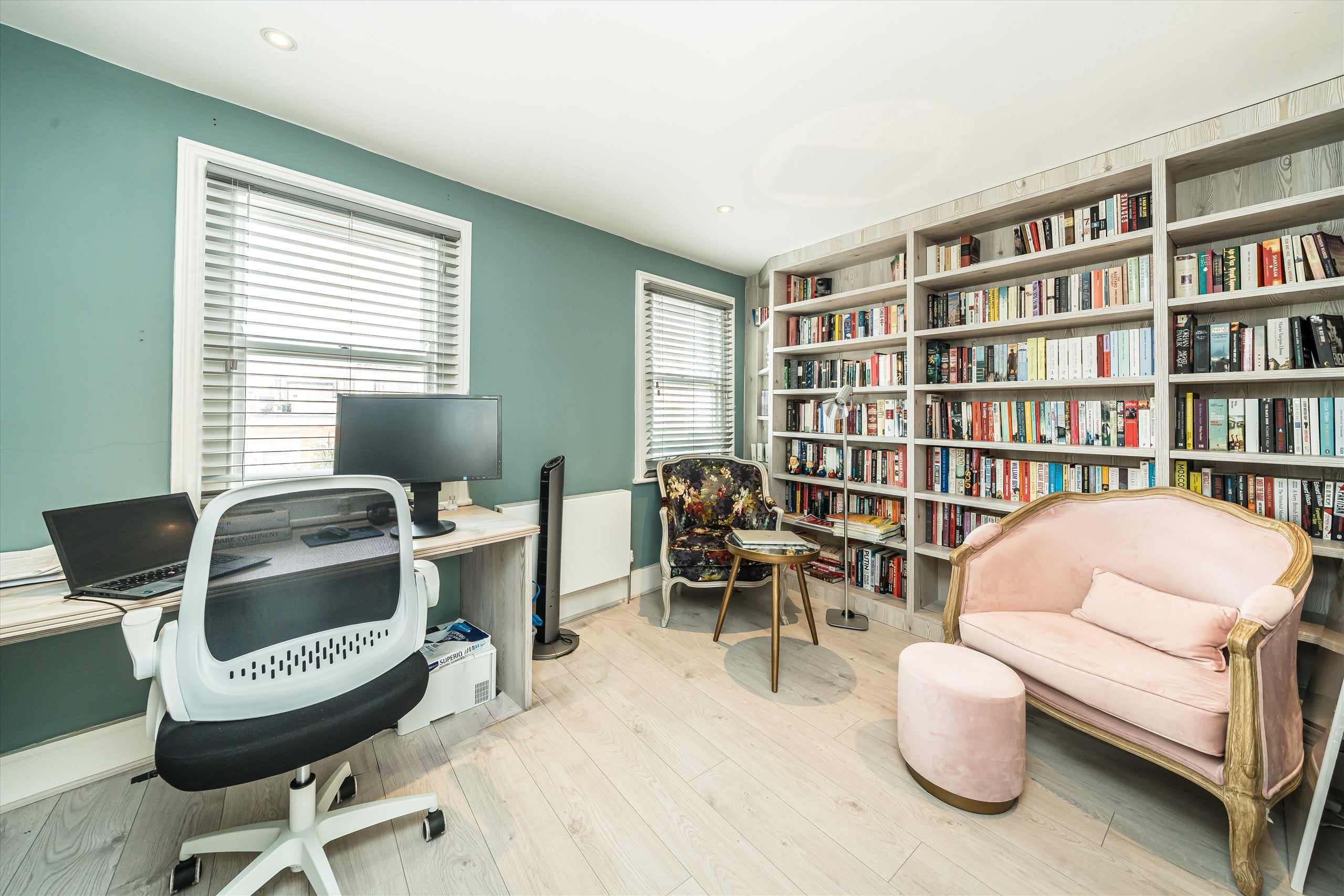 Flat Colehill Lane in Greater London