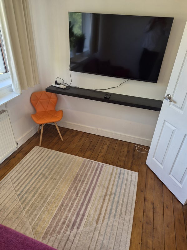 Room Shanklin Gardens in Leicester Forest East