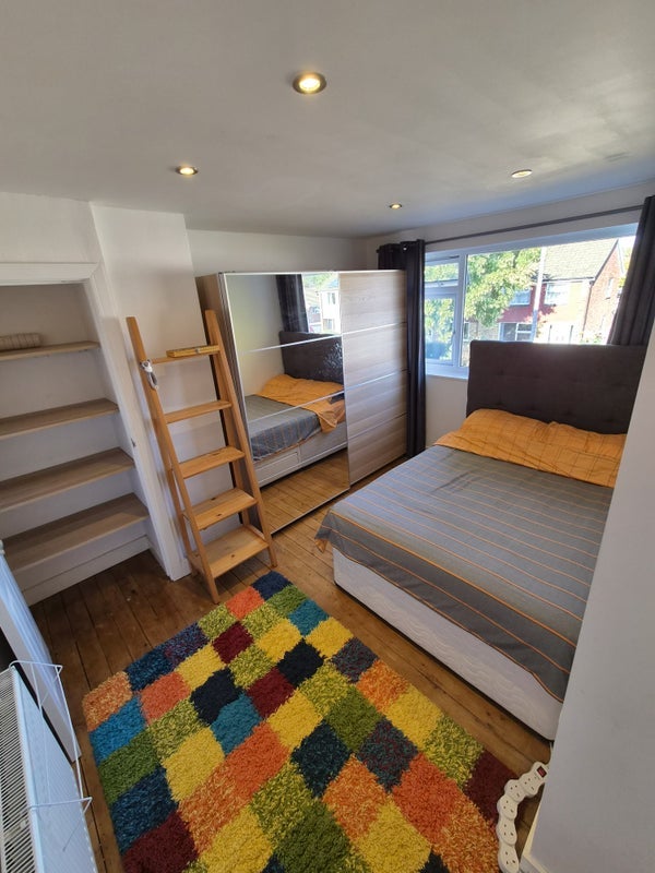 Room Shanklin Gardens in Leicester Forest East