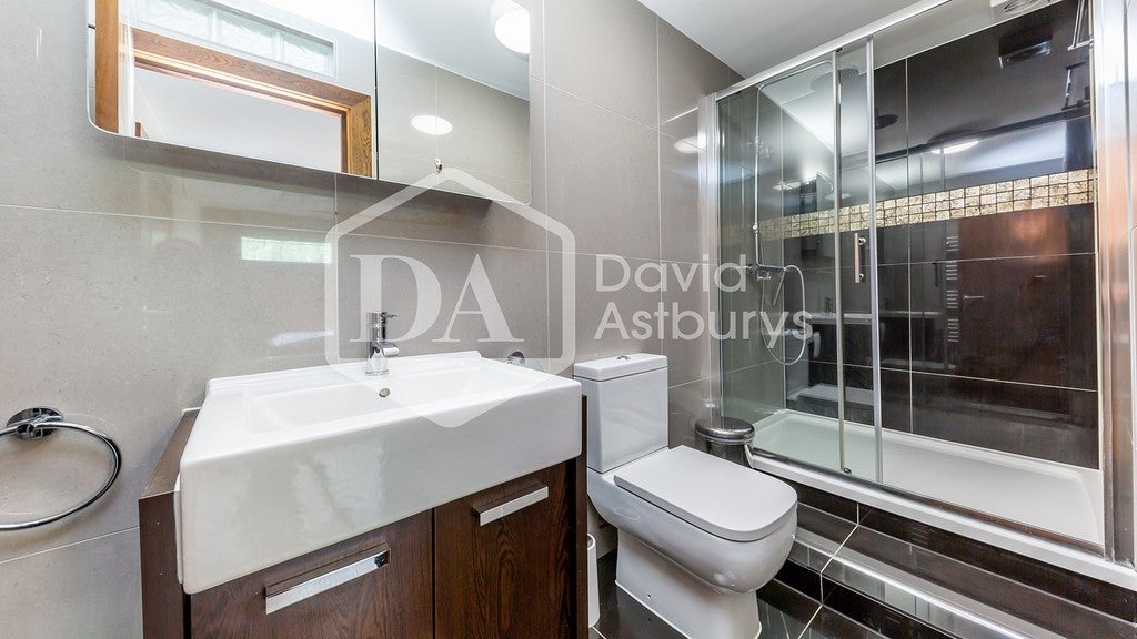 Flat Park Road in Greater London