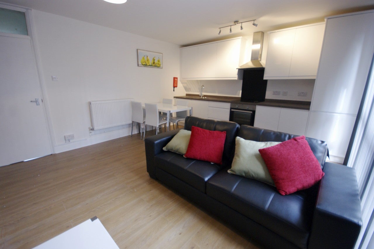 Flat Plender Street in London