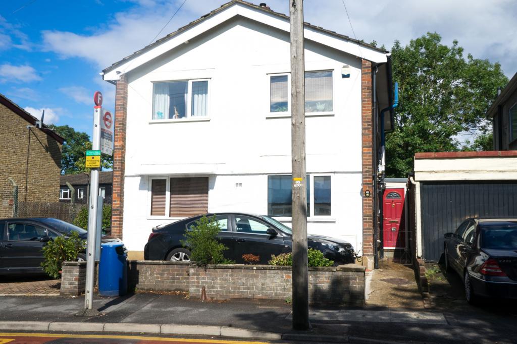 House Cotswold Road in Greater London