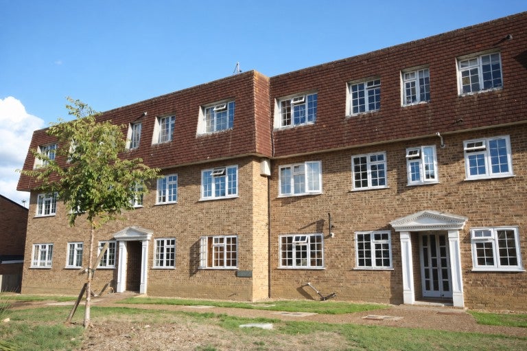 Flat Mount Hermon Road in Woking