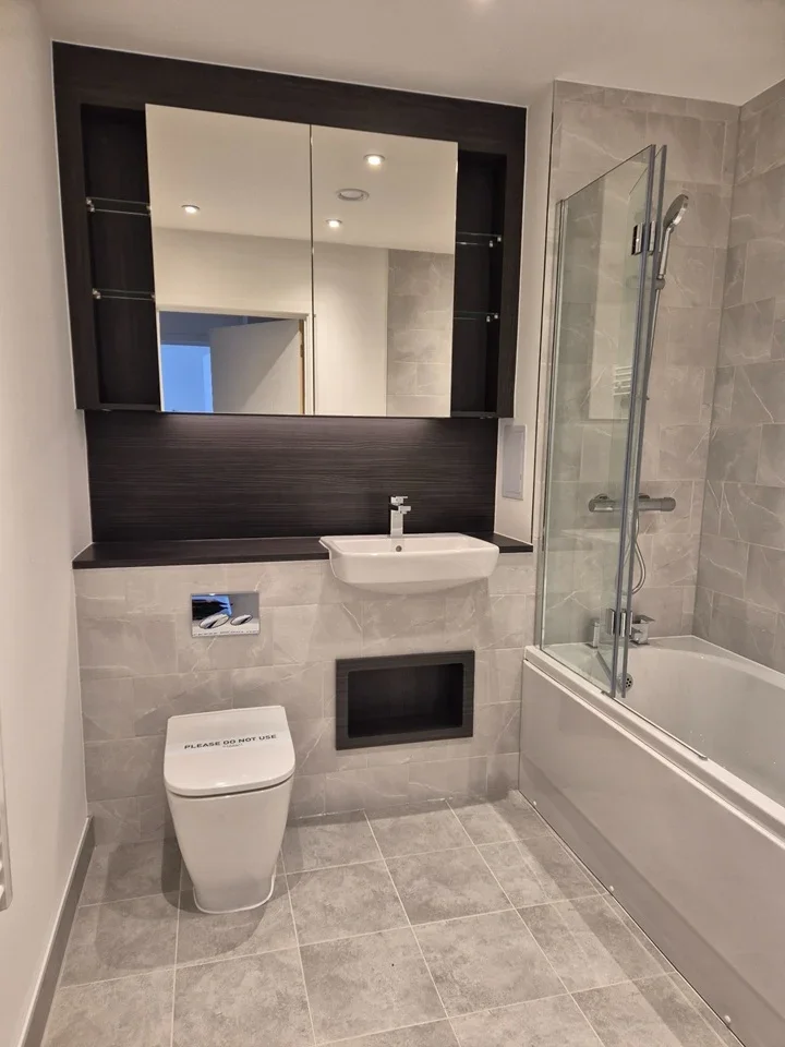 Flat Cranton Avenue in Greater London