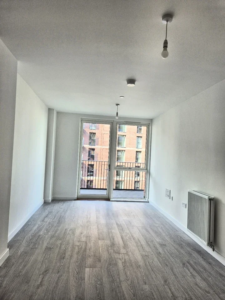 Flat Cranton Avenue in Greater London