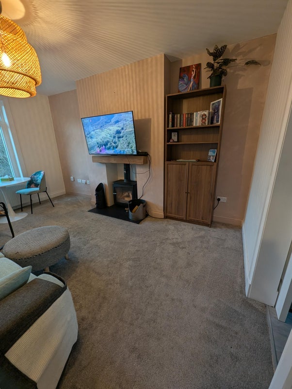 Room Rotherwood Avenue in Glasgow