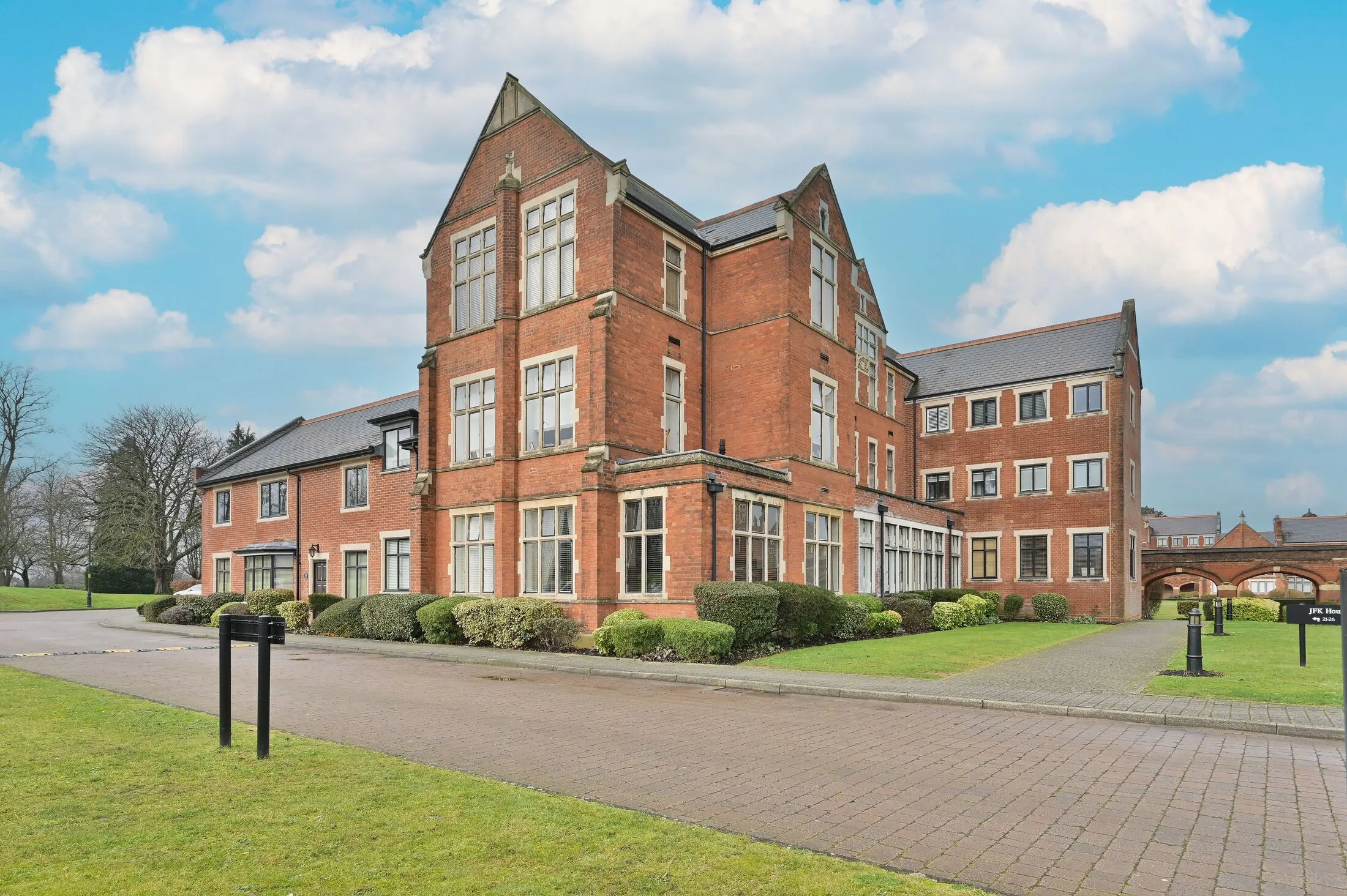 Flat Royal Connaught Drive in Hertsmere