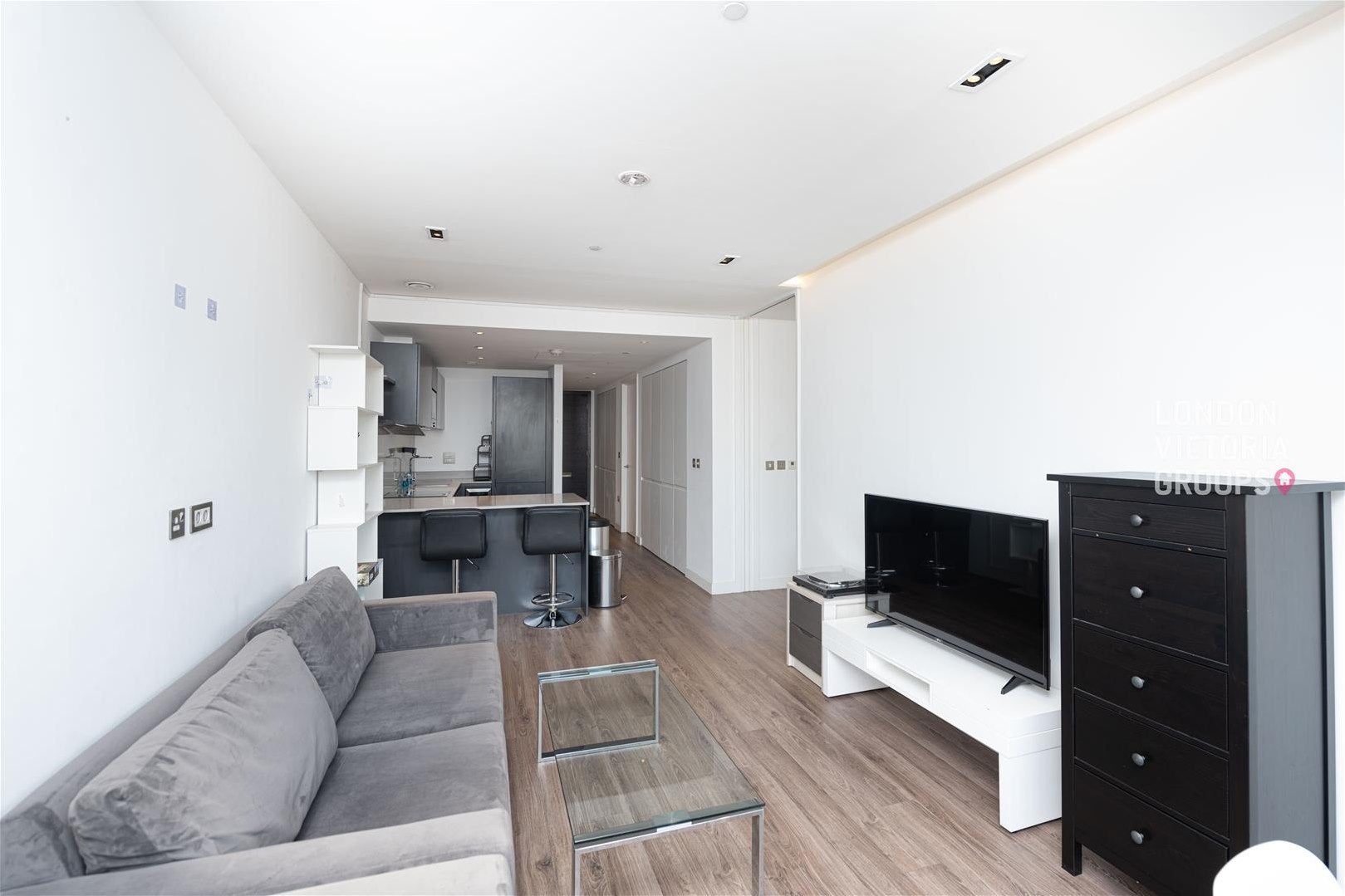 Flat Leman Street in Greater London