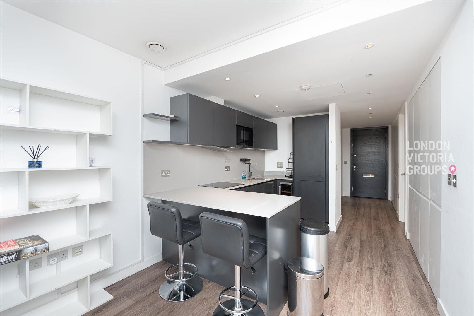 Flat Leman Street in Greater London