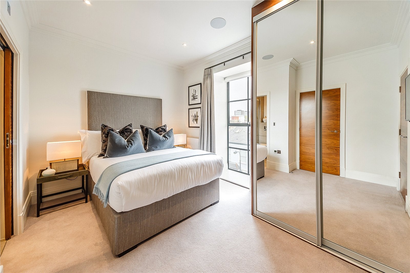 Flat Rainville Road in Greater London