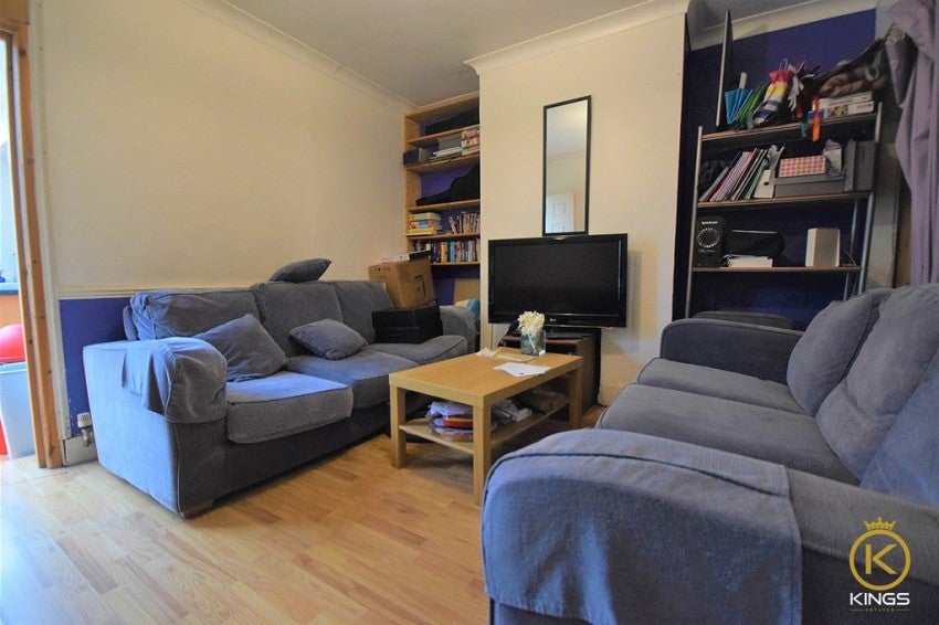 Room Aragorn Court in Guildford
