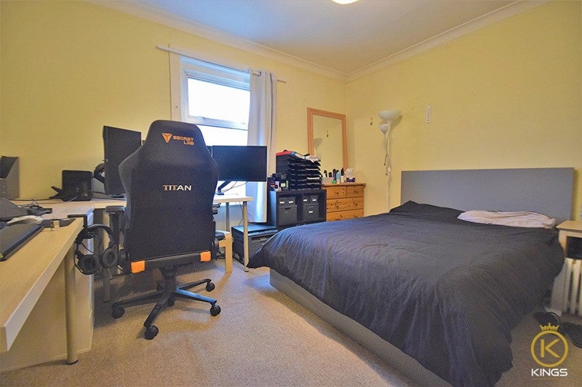 Room Aragorn Court in Guildford