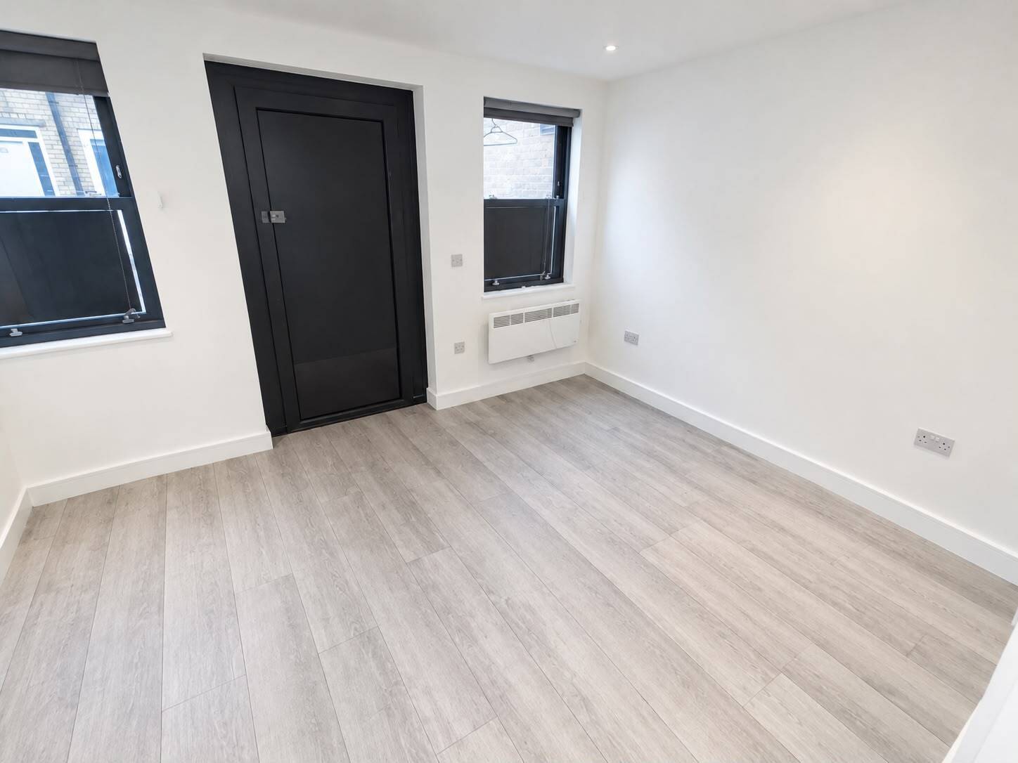 Flat Walton Road in Elmbridge