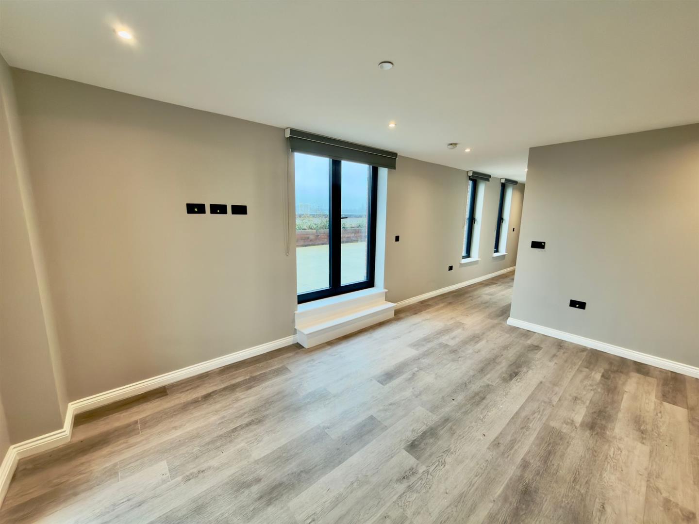 Flat Whitehall Road in Leeds
