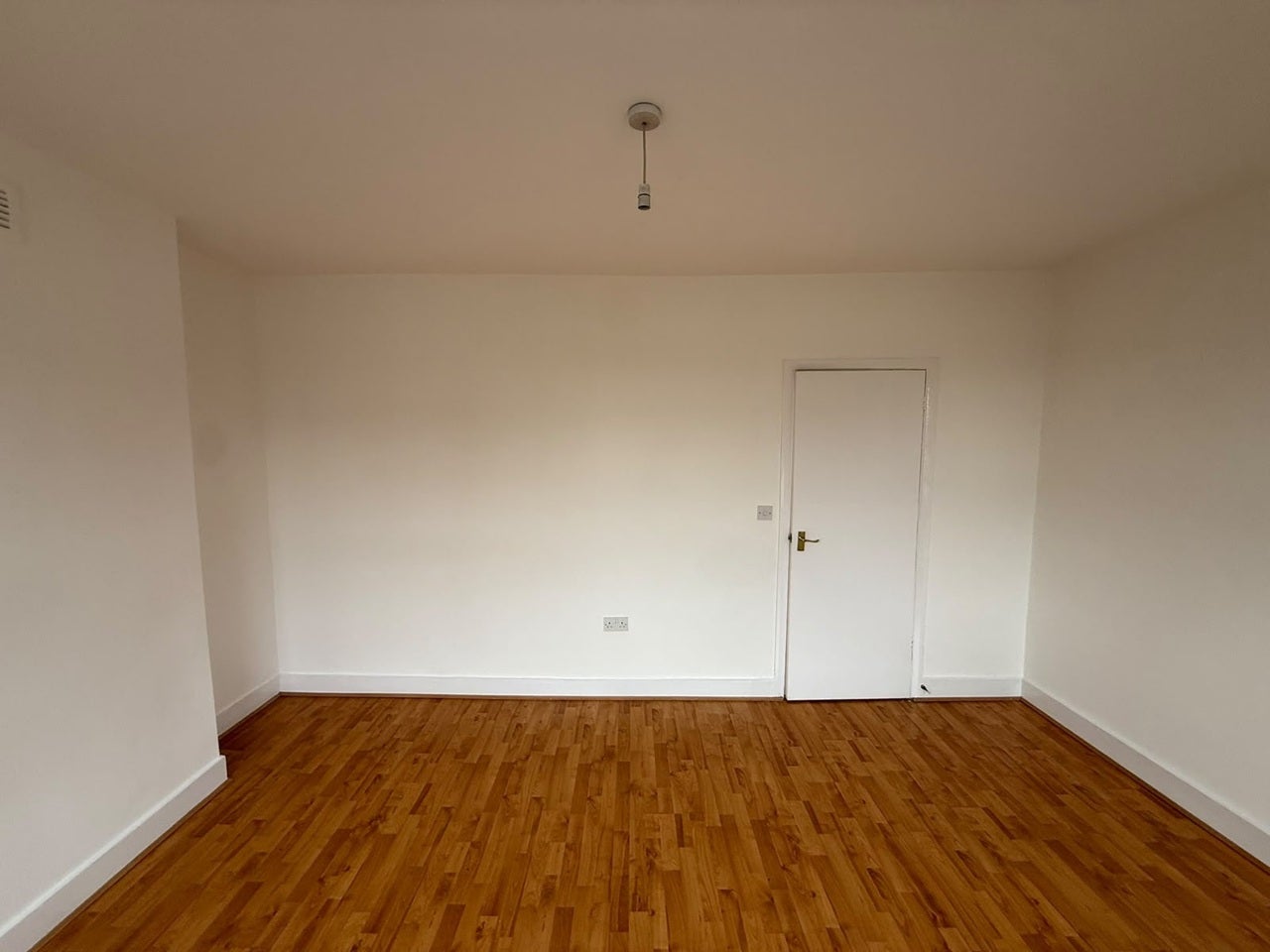 Flat Northwood Road in Greater London
