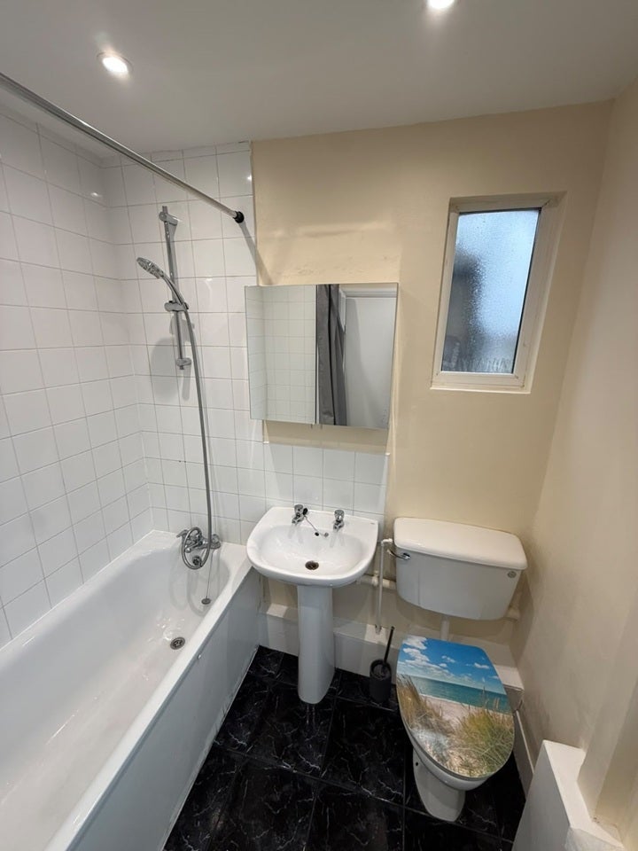 Flat Northwood Road in Greater London