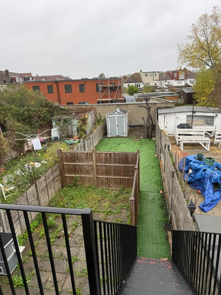 Flat Northwood Road in Greater London