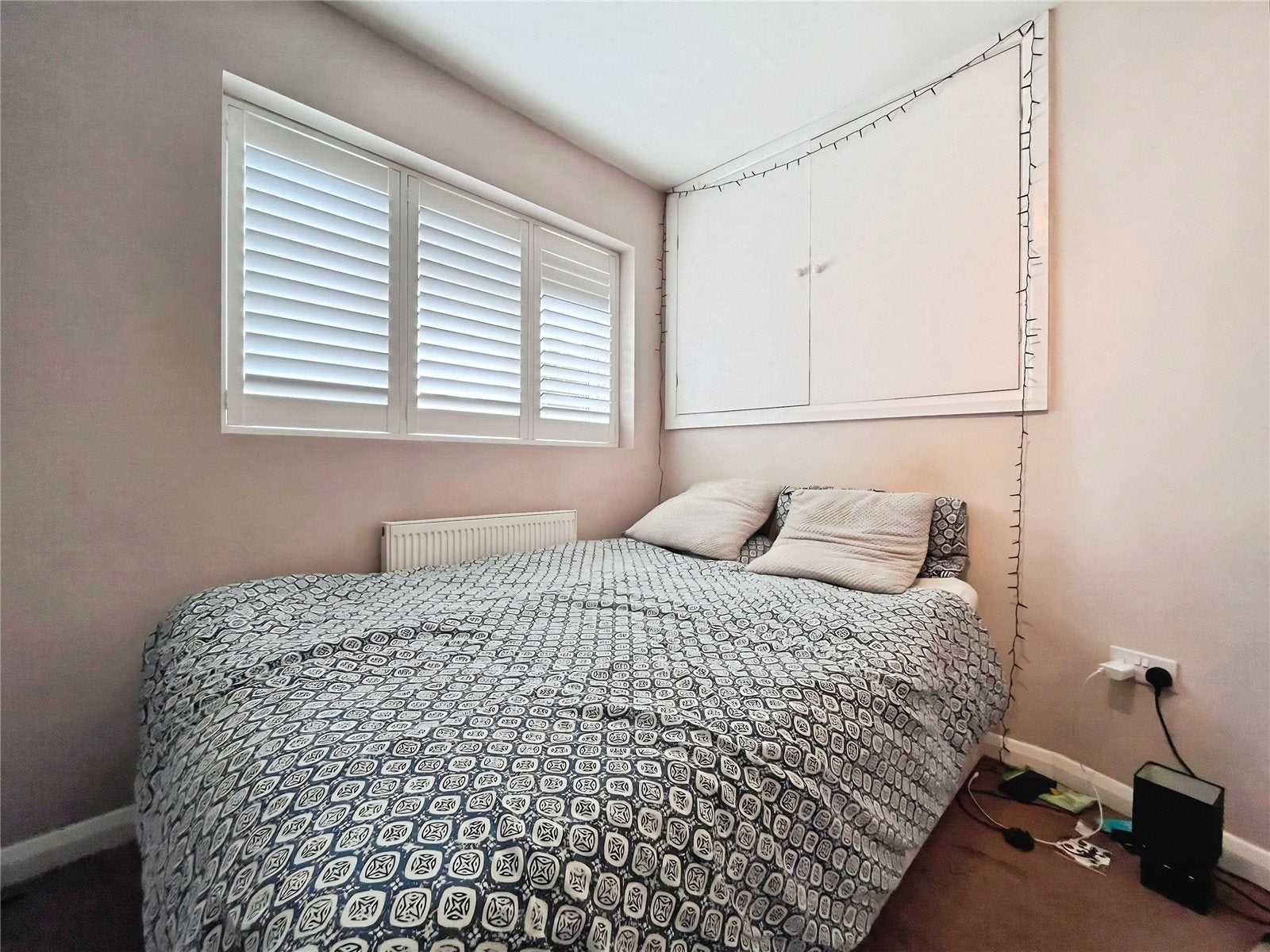Flat Curtis Road in Greater London