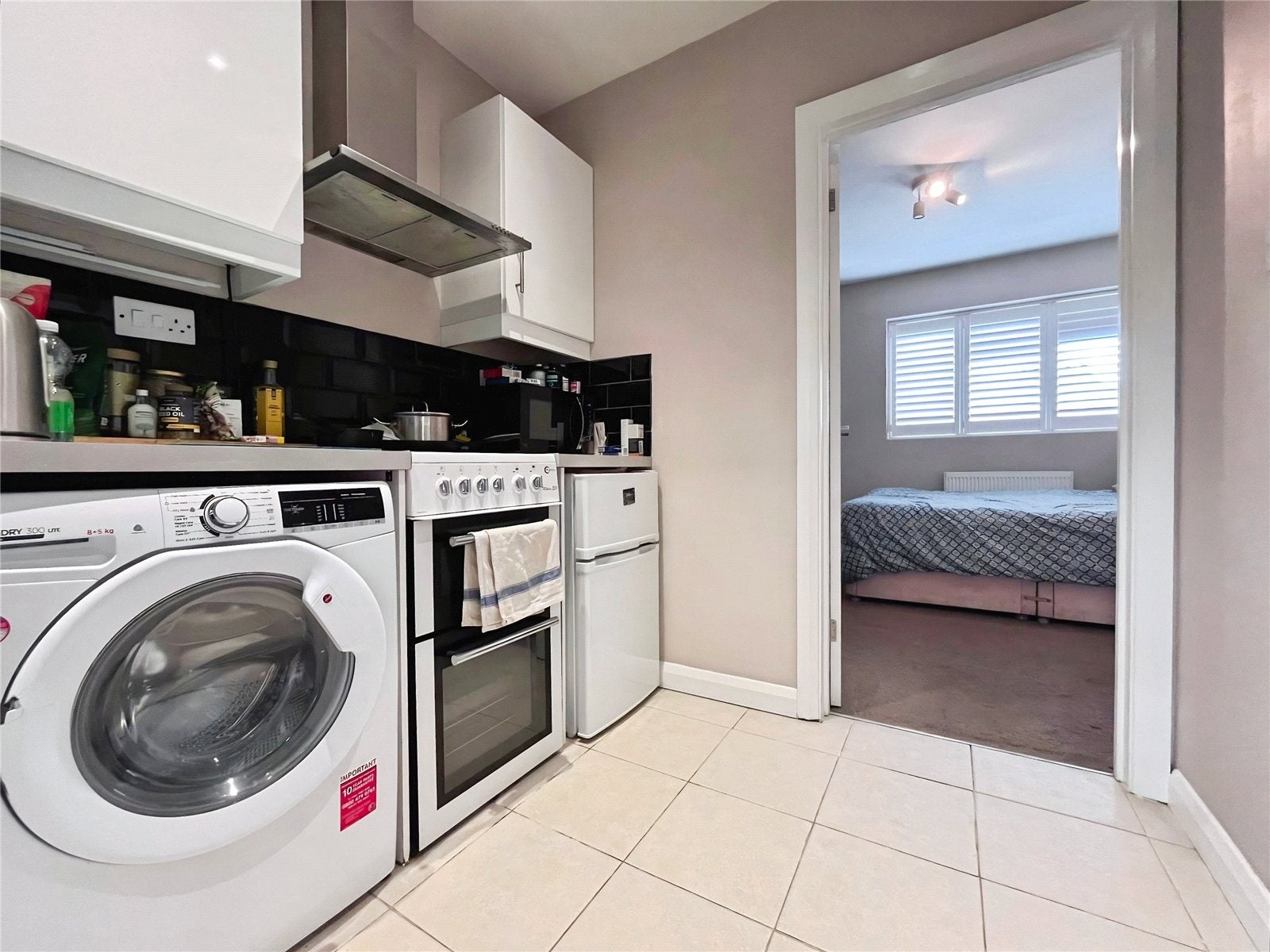 Flat Curtis Road in Greater London