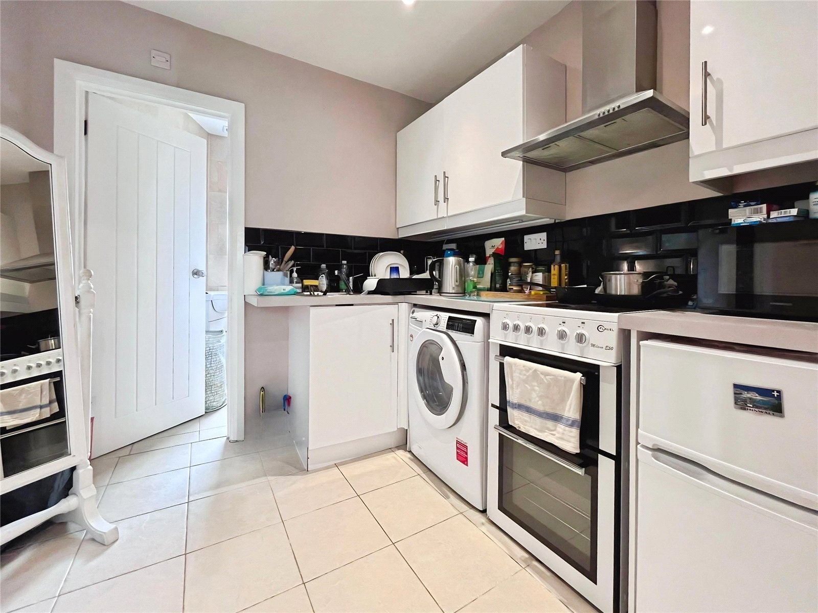 Flat Curtis Road in Greater London