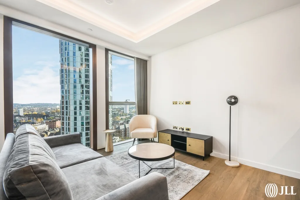 Flat Carnation Way in Greater London