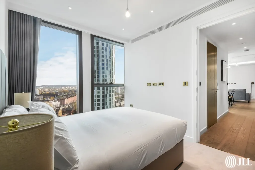 Flat Carnation Way in Greater London