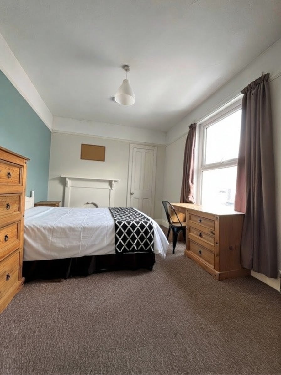 Room Salisbury Road in Plymouth
