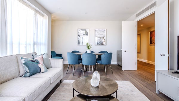 Flat Connington Road in London