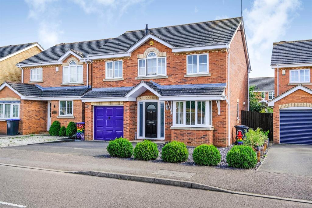 House Curtlee Hill in Wootton