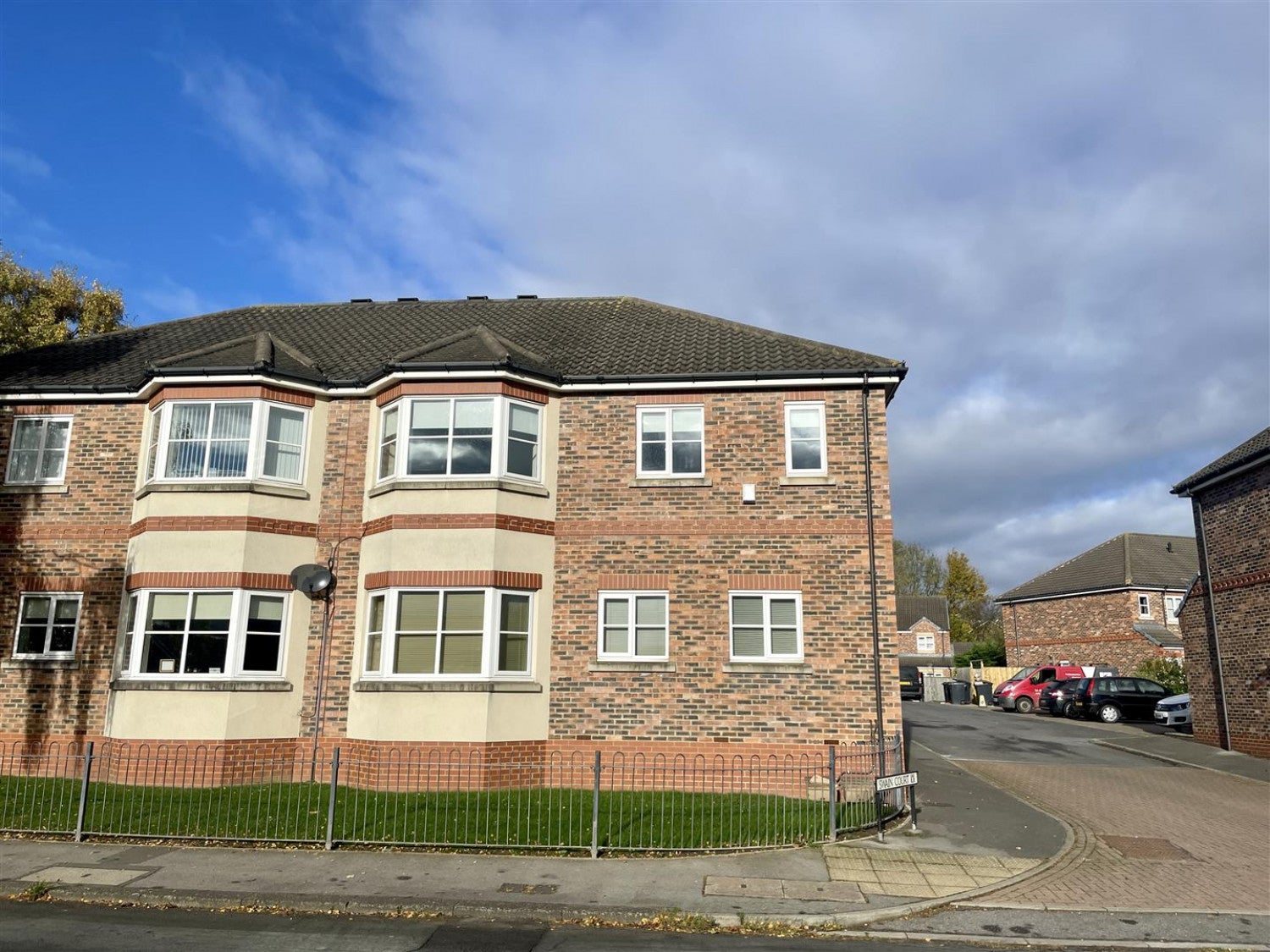 Flat Swain Court in Middleton One Row
