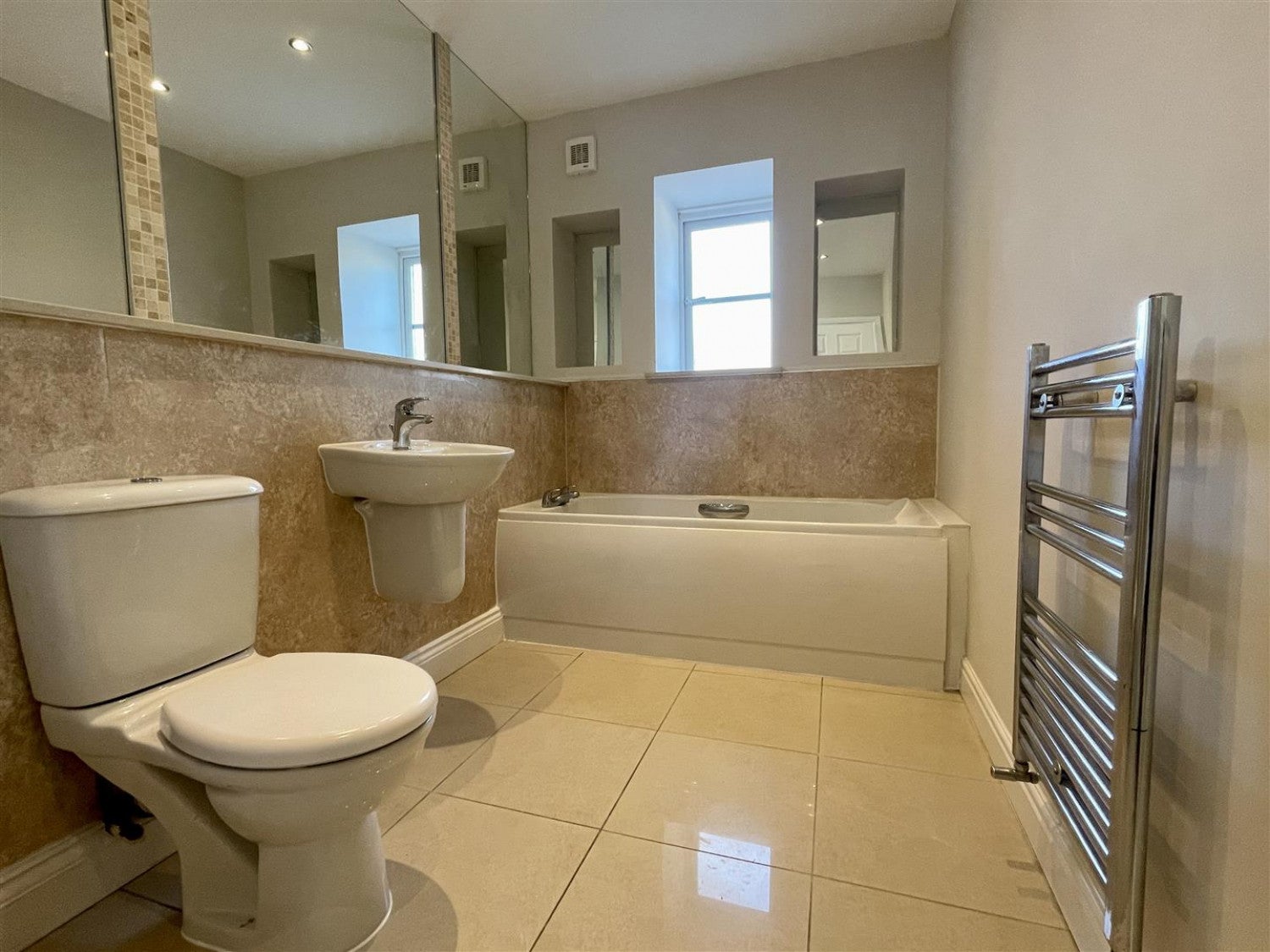 Flat Swain Court in Middleton One Row