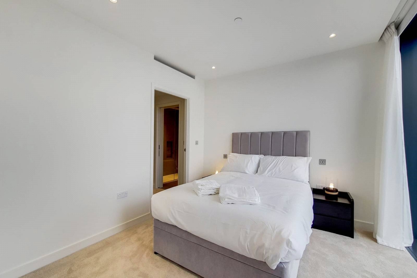 Flat Burdett Road in Greater London