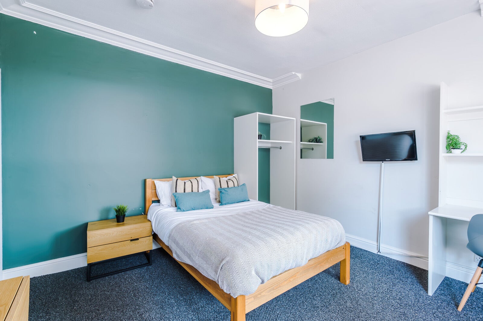 Room Rolleston Drive in Nottingham