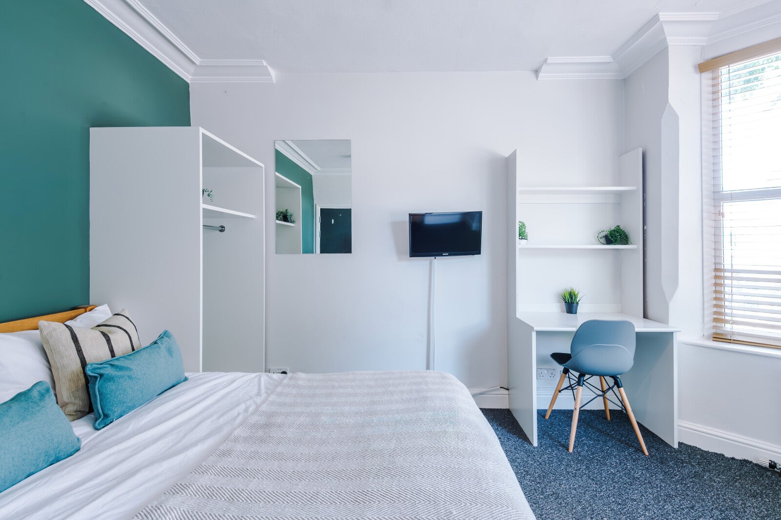 Room Rolleston Drive in Nottingham