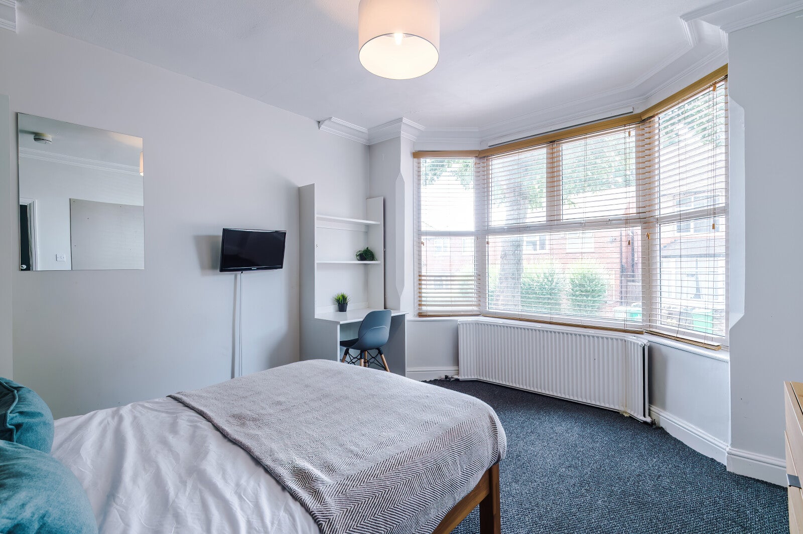 Room Rolleston Drive in Nottingham