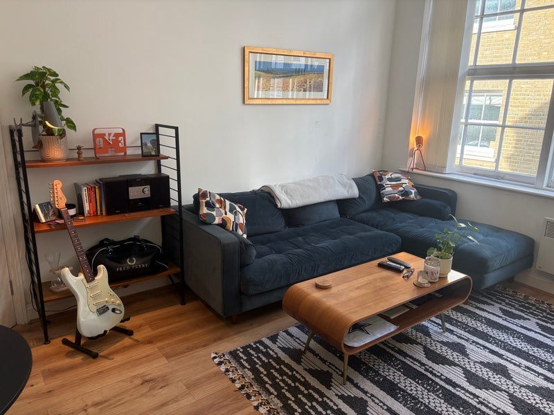 Flat Sylvester Road in Greater London