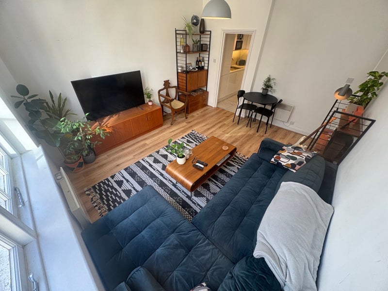 Flat Sylvester Road in Greater London