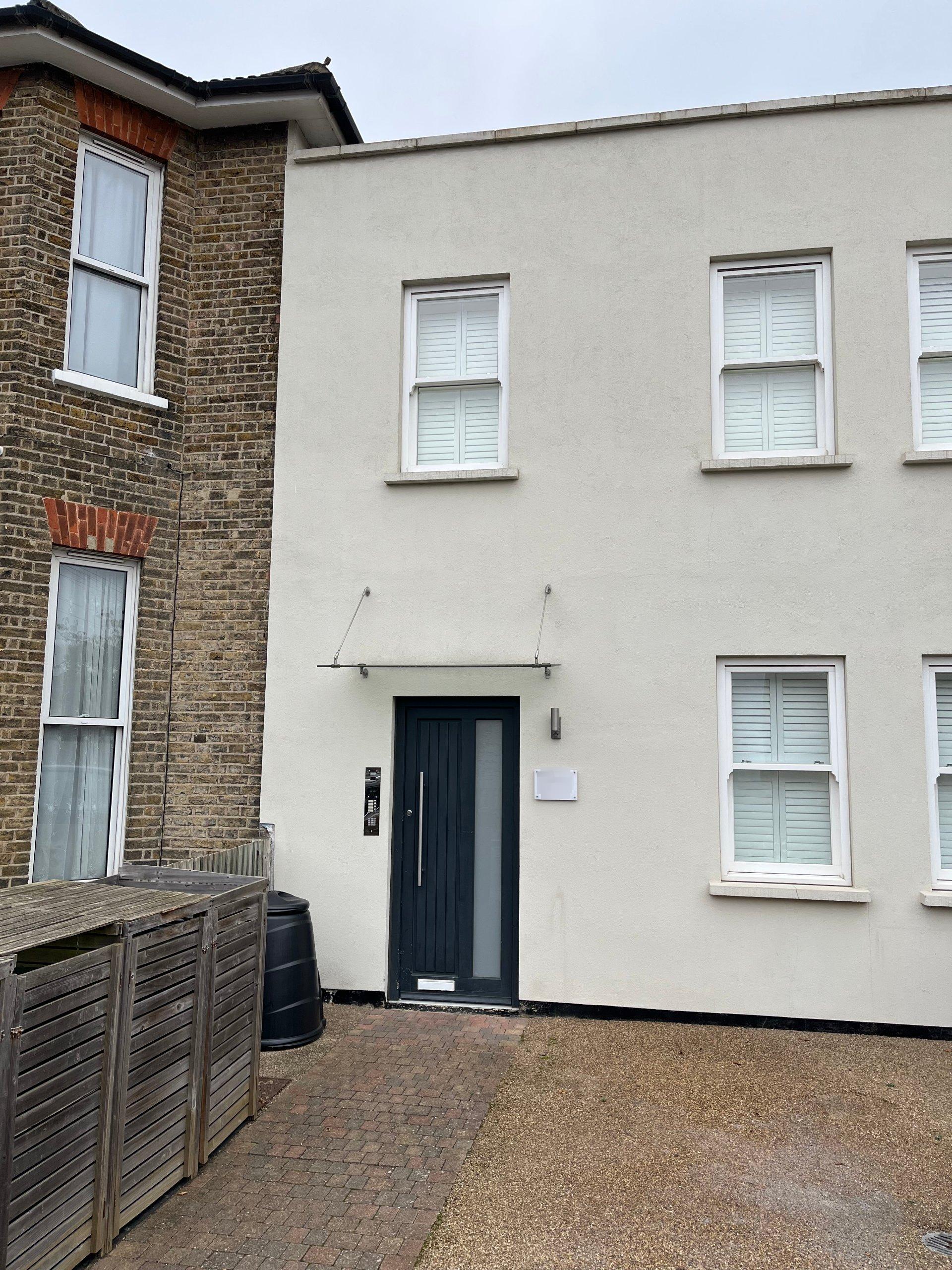 Flat Aldworth Grove in Greater London