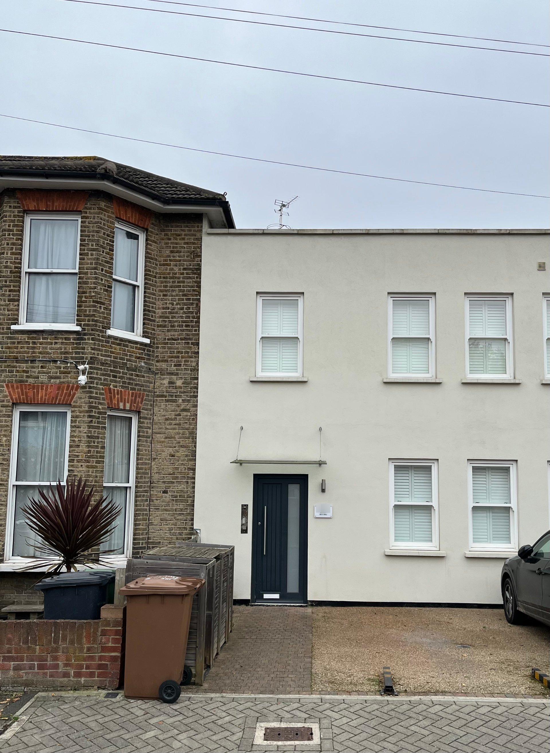 Flat Aldworth Grove in Greater London
