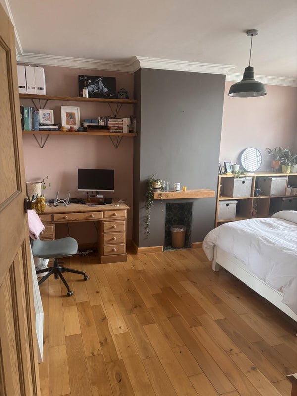 Room Shaldon Road in Bristol