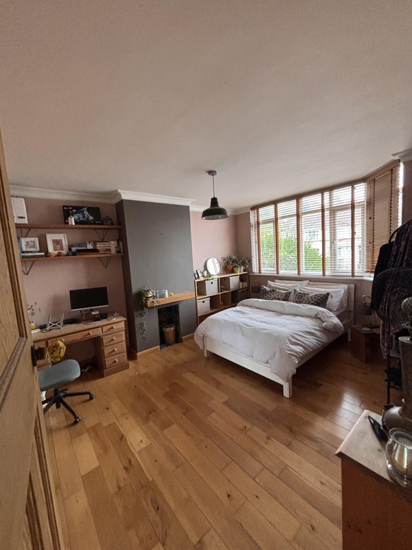 Room Shaldon Road in Bristol