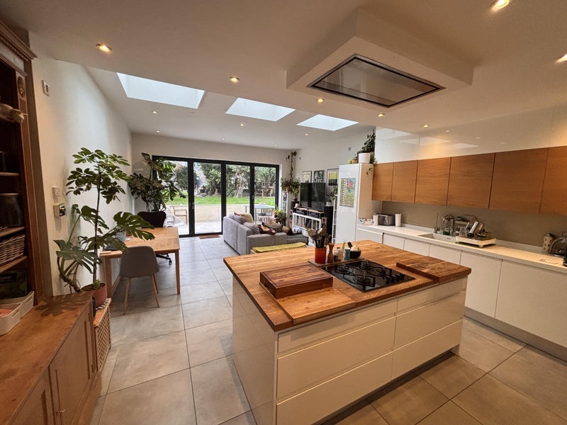 Room Shaldon Road in Bristol