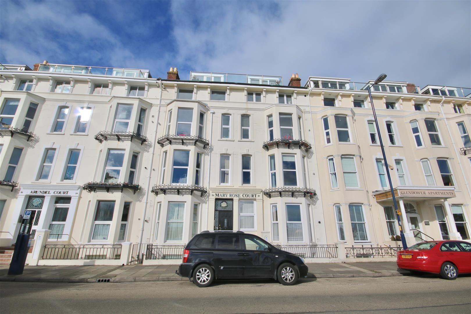 Flat South Parade in Portsmouth