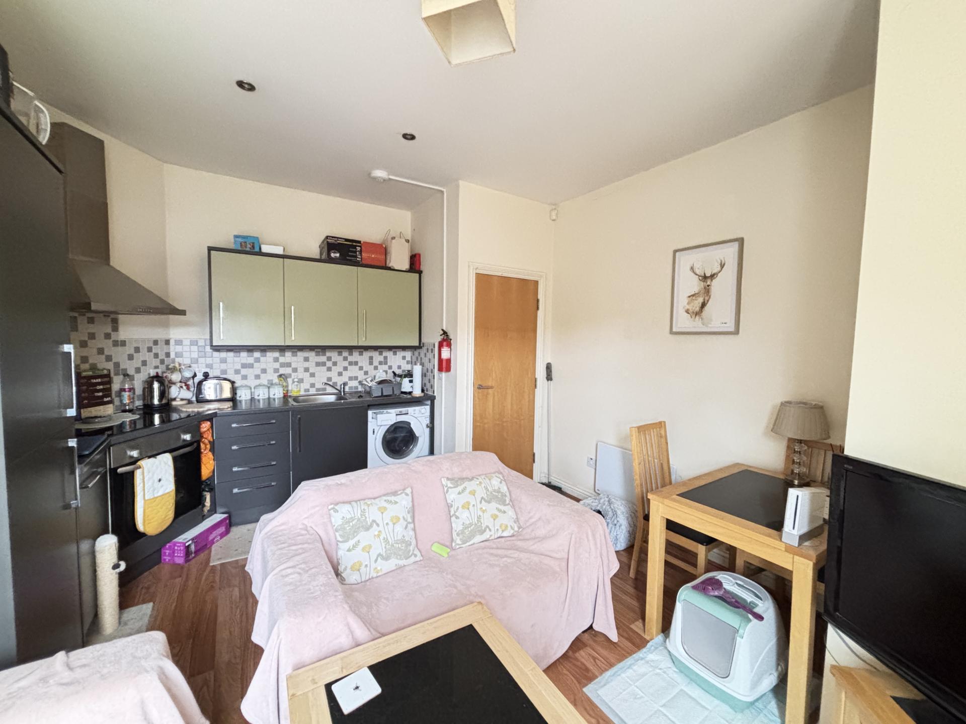 Flat Brudenell Street in Leeds