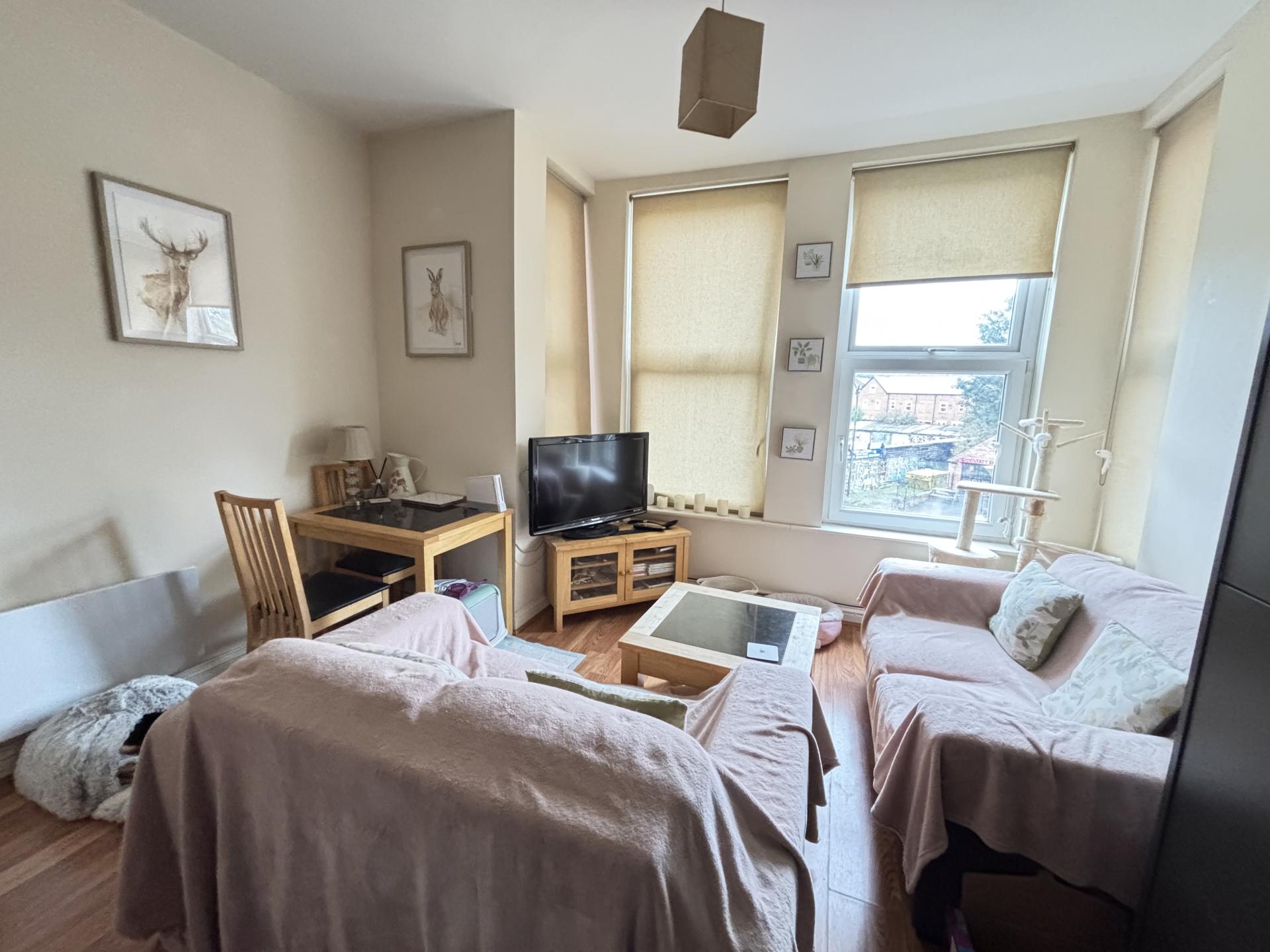 Flat Brudenell Street in Leeds